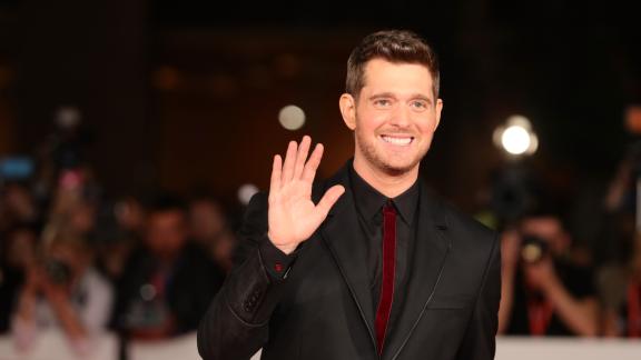 Michael Bublé in lacrime per la notizia più bella: il figlio è completamente guarito!