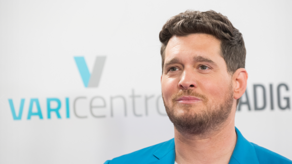 Michael Bublé svela tutto il talento musicale del figlio Noah: Il video