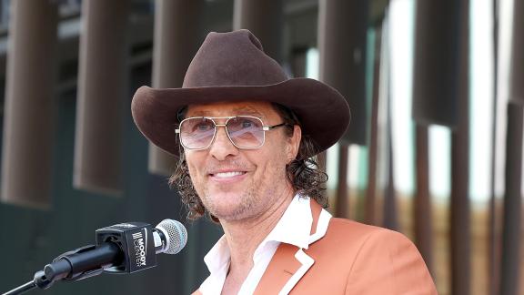 Matthew McConaughey usa parole durissime contro la violenza