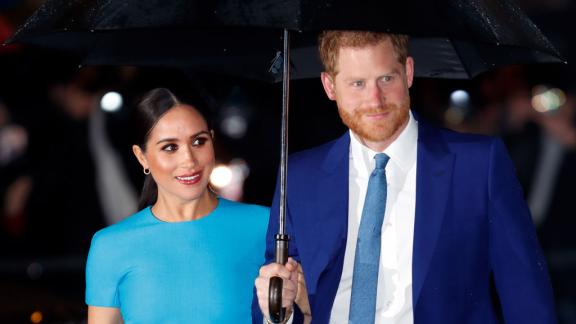 Meghan Markle: prima apparizione ufficiale a Londra (accanto ad Harry) dopo l'addio alla Corona
