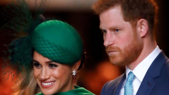 Nubi sui Sussex. Meghan ricontatta l'ex, intanto Harry progetta la fuga