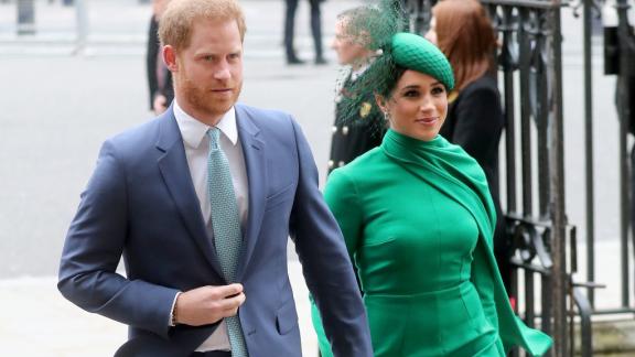 Un nuovo libro svela i segreti di Kensington Palace, compresa la gelosia di Meghan per Kate
