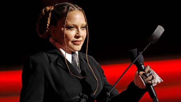 Madonna: gli amici temono possa fare la fine di Michael Jackson