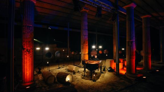 Dardust: oggi alle 21.30 l'emozionante concerto in streaming  dall'area archeologica La Cuma