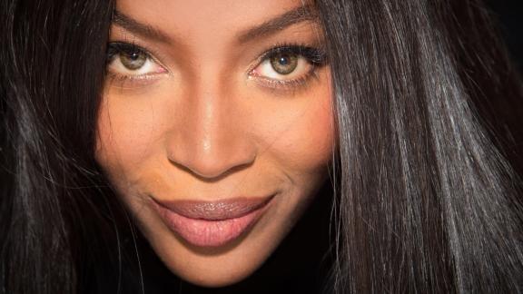 Naomi Campbell compie 50 anni e ne va fiera. Ecco il suo stile di vita in 7 frasi da ricordare