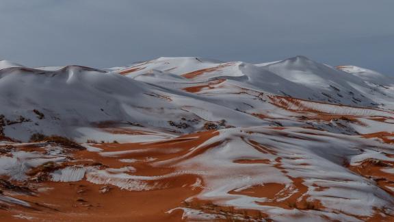 Lo spettacolo che non ti aspetti... Il deserto del Sahara ricoperto di neve