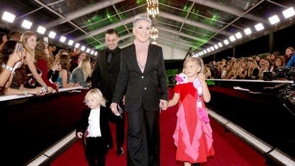 Figli, che passione: P!nk racconta la vita da mamma e da lavoratrice in un video commovente