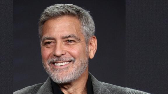 George Clooney ti invita a casa sua, sul Lago di Como. Con un video irresistibile!