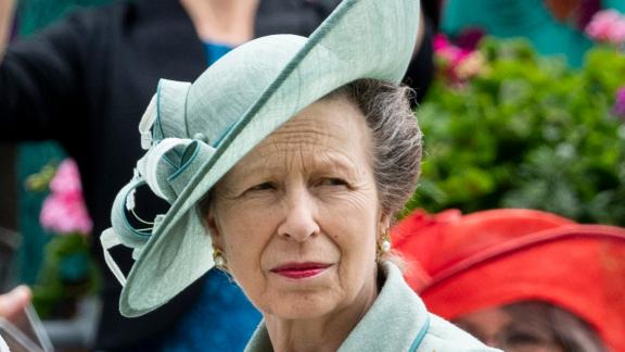Anna d’Inghilterra ha compiuto 70 anni senza festeggiamenti royal, ma con un pranzo speciale