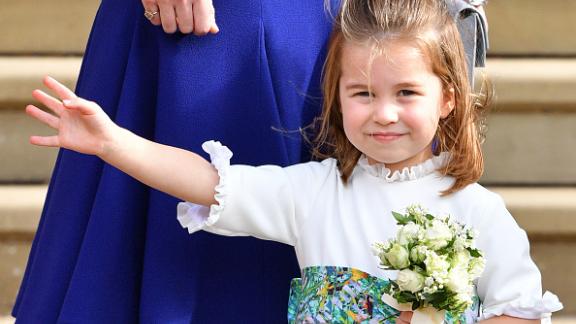 La principessina Charlotte compie 5 anni e festeggerà con la bisnonna Elisabetta II in videochiamata