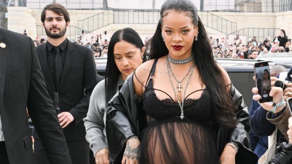 Rihanna vuole dimostrare che la maternità è sexy
