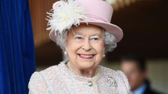 Le vacanze della Regina Elisabetta: ecco dove e con chi le trascorrerà