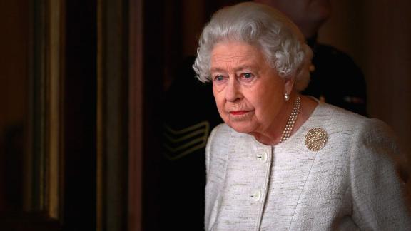 La Regina Elisabetta conta i danni: il Covid le ha fatto perdere 100milioni di sterline