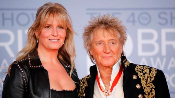 Rod Stewart prende in affitto una casa per ospitare una famiglia ucraina