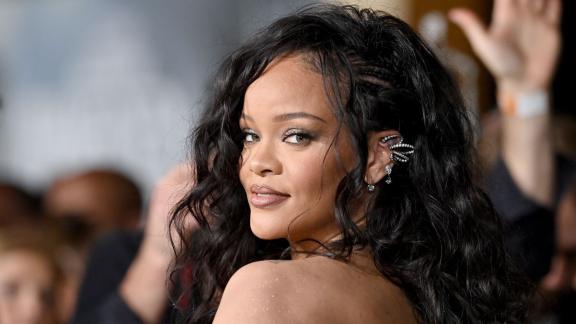Rihanna: all'inferno si ascolta la sua Umbrella