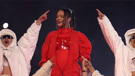 Rihanna mostra finalmente il figlio