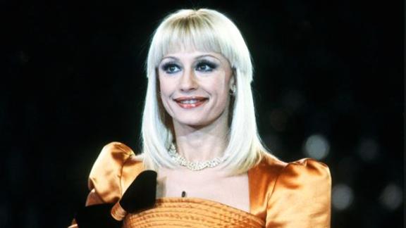 Raffaella Carrà: a  New York un enorme manifesto la celebra