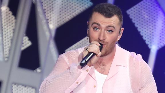 Sam Smith  canta una canzone a un matrimonio. Per una cifra incredibile