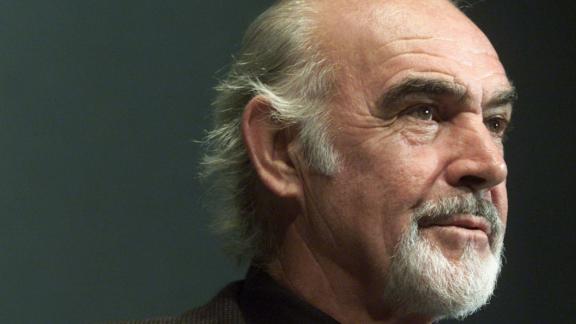 Le ceneri di Sean Connery saranno disperse in Scozia e intanto va all'asta la pistola del suo primo 007