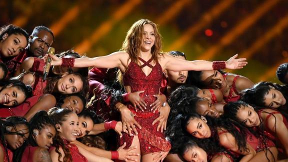 Shakira: il nuovo fidanzato e il pugno ricevuto dalla madre di Piqué