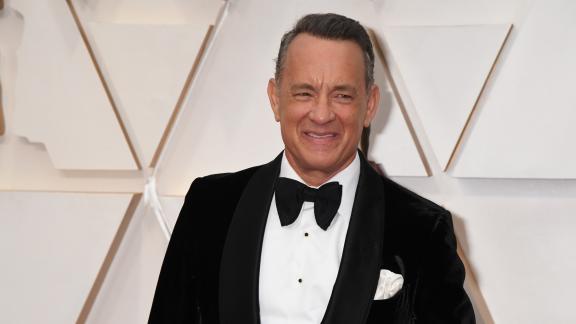 Tom Hanks si imbuca a un matrimonio: il video