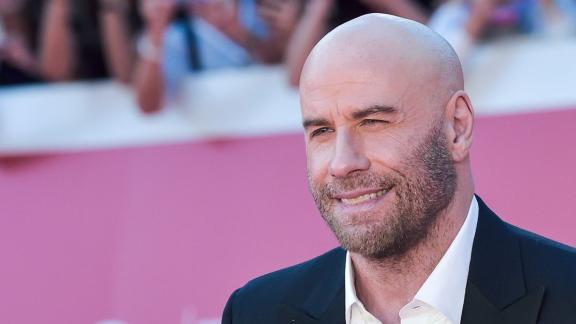 John Travolta balla felice con la figlia per il suo compleanno: il video