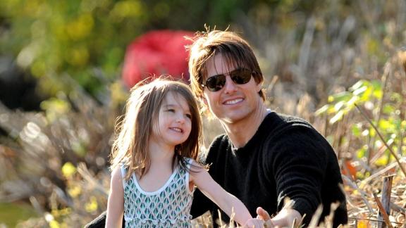 Tom Cruise deve pagare la retta scolastica alla figlia Suri