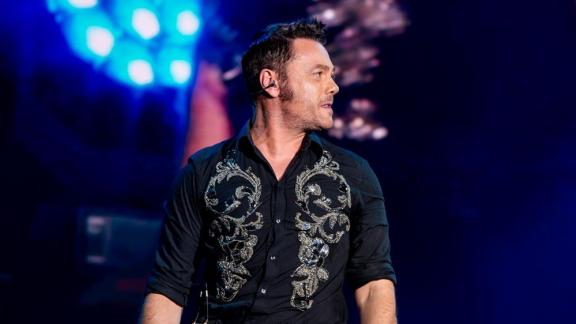 Tiziano Ferro rassicura i fan: il video