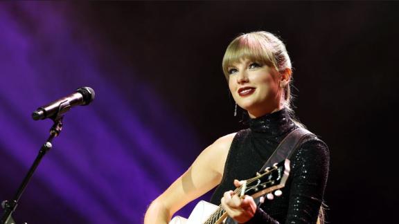 Taylor Swift rende omaggio a Lady Diana
