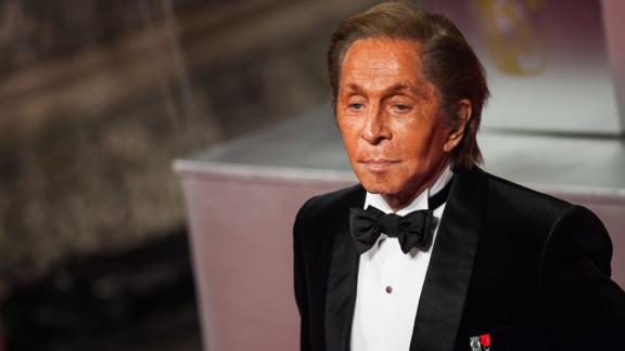 Valentino ha annunciato che sfilerà a Milano (e non a Parigi)