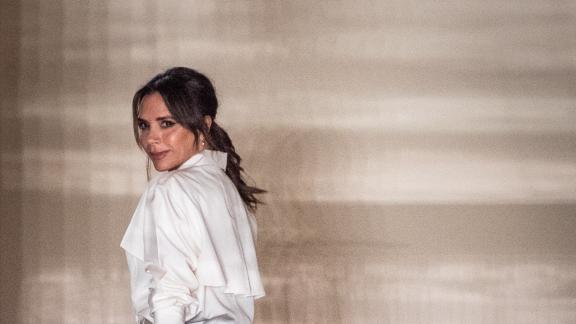  Victoria Beckham mostra finalmente sua sorella. Che le somiglia come una goccia d'acqua