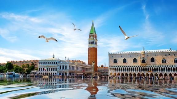 L'Italia resta la meta più ambita dai turisti, anche se crollano le prenotazioni