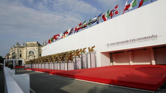 Mostra del Cinema di Venezia: le pellicole fuori concorso di Pedro Almodóvar e Regina King