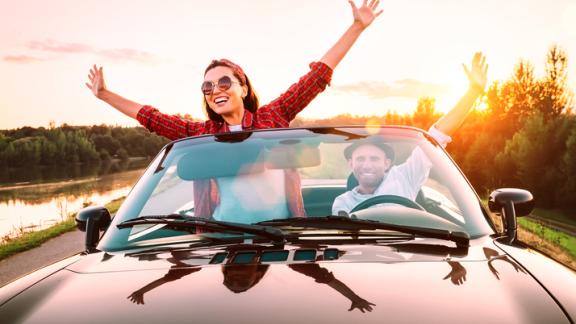 Le regole d'oro per viaggiare in auto in modo sicuro e divertente