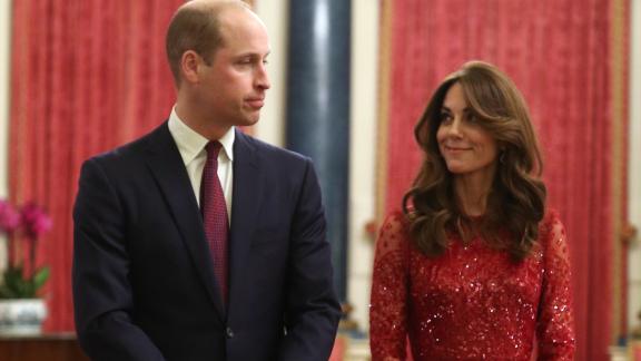 Kate e William padroni di casa a Buckingham Palace mentre Harry vola in Canada da Meghan