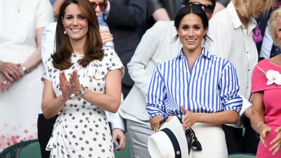 Per amore di Wimbledon: l'omaggio bellissimo di Kate Middleton e le foto più belle dei Reali durante i match