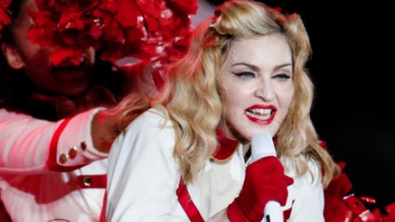 Madonna paga i nuovi denti del fratello