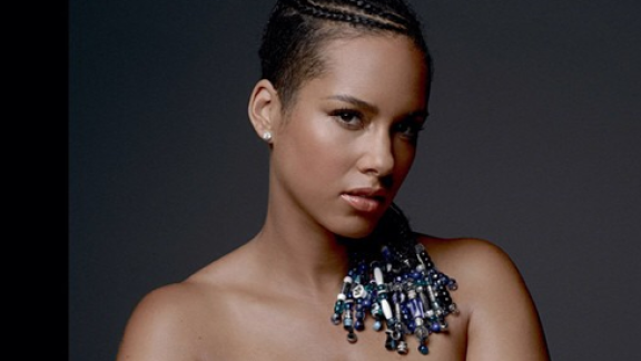 Alicia Keys si spoglia a fin di bene