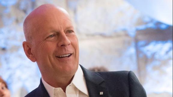 Bruce Willis riappare in pubblico dopo la diagnosi della sua malattia: le foto