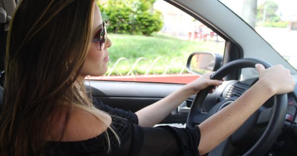 “Donna al volante pericolo costante”, ecco l’origine del proverbio