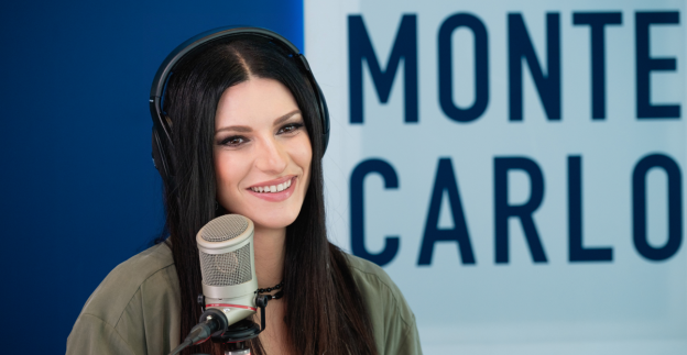 Laura Pausini ospite di Radio Monte Carlo: le foto più belle