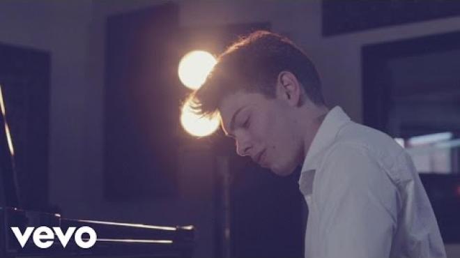 Guarda il video che ha reso celebre Emanuele Fasano, il giovane pianista di Sanremo