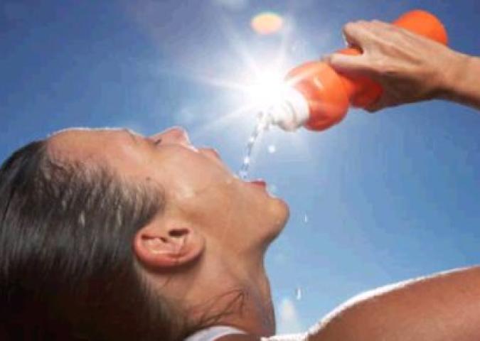 DOTT.SSA DEBORA RASIO, cosa bisogna mangiare e bere in questo periodo di grande caldo?