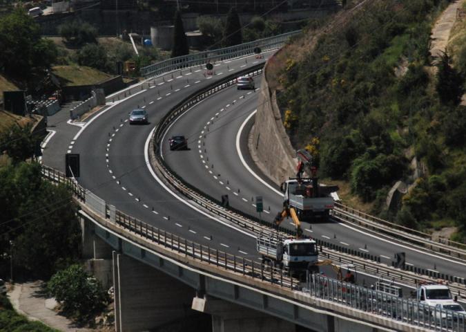 Ing. CLAUDIO FOSSATI Capo Ufficio Mobilità Esercizio e Ambiente dell'Autostrada dei Fiori S.p.A., Consigli utili per chi viaggia in autostrada