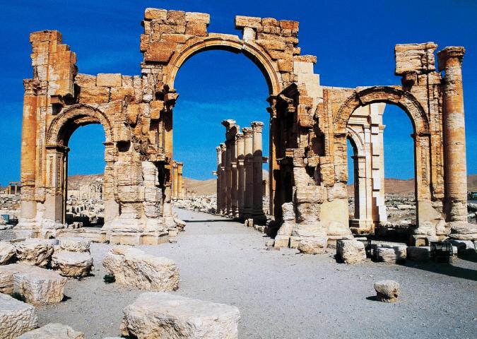 GUIDO OLIMPIO Inviato del Corriere della Sera da Washington, l’Isis torna a sfidare l’Occidente: distrutto l’Arco di Trionfo a Palmira