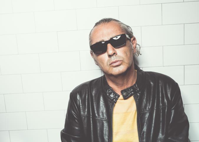 LUCA CARBONI ospite in studio