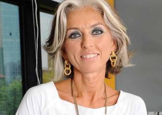 PAOLA MARELLA Conduttrice televisiva, Opinionista e Agente Immobiliare, il mercato immobiliare 
