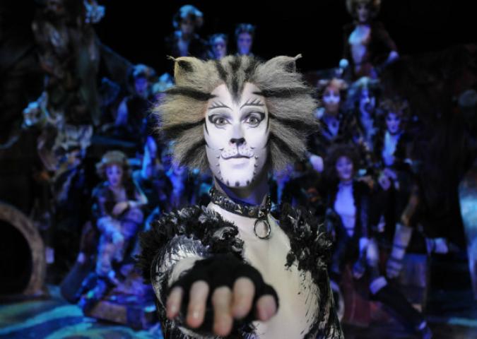 GREG CASTIGLIONI Attore italiano nel cast del musical Cats