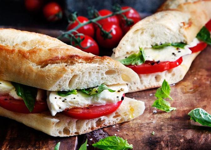 CARLA LERTOLA Medico dietologo ed Esperto di Starbene, evviva il panino !