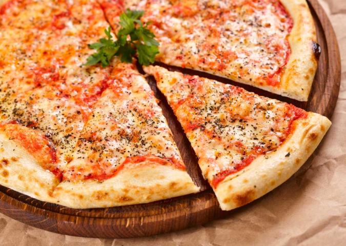 CARLA LERTOLA Medico dietologo ed Esperto di Starbene, la pizza 